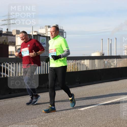 03.10.2025 - Köhlbrandbrückenlauf Lena Gebhardt http://msf.ph/oto/9112512 03.10.2025 10:16:04 Position 2 3349 meine-sportfotos.de