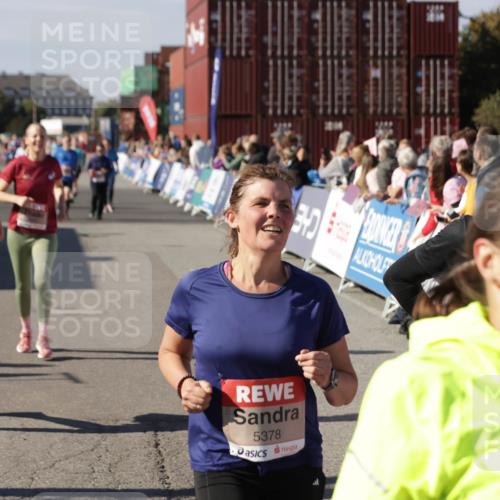 03.10.2025 - Köhlbrandbrückenlauf Jannik Wohlers http://msf.ph/oto/9112519 03.10.2025 13:31:19 Ziel 4800, 4967, 5030, 5310, 5362, 5378, 5518, 5519, 5772, 5773, 6242, 6243, 6559, 6731 meine-sportfotos.de