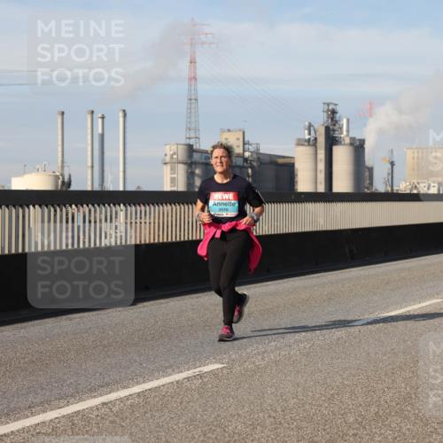 03.10.2025 - Köhlbrandbrückenlauf Lena Gebhardt http://msf.ph/oto/9112522 03.10.2025 10:16:10 Position 2 2516 meine-sportfotos.de