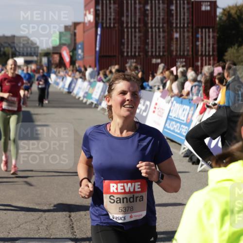 03.10.2025 - Köhlbrandbrückenlauf Jannik Wohlers http://msf.ph/oto/9112525 03.10.2025 13:31:19 Ziel 4800, 4967, 5030, 5310, 5362, 5378, 5518, 5519, 5772, 5773, 6242, 6243, 6559, 6731 meine-sportfotos.de