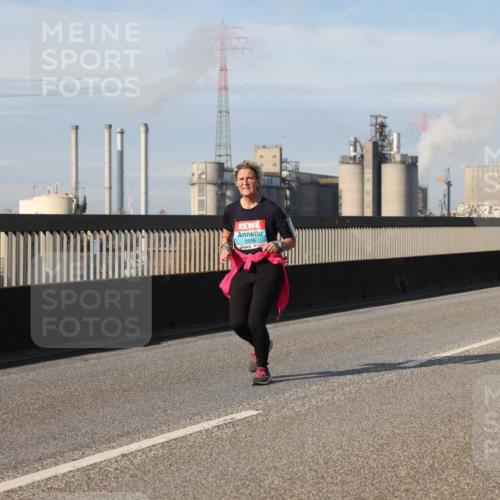 03.10.2025 - Köhlbrandbrückenlauf Lena Gebhardt http://msf.ph/oto/9112532 03.10.2025 10:16:10 Position 2 2516 meine-sportfotos.de