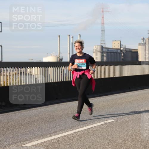 03.10.2025 - Köhlbrandbrückenlauf Lena Gebhardt http://msf.ph/oto/9112539 03.10.2025 10:16:11 Position 2 2516 meine-sportfotos.de