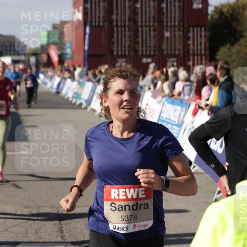 03.10.2025 - Köhlbrandbrückenlauf Jannik Wohlers http://msf.ph/oto/9112540 03.10.2025 13:31:19 Ziel 4800, 4967, 5030, 5310, 5362, 5378, 5518, 5519, 5772, 5773, 6242, 6243, 6559, 6731 meine-sportfotos.de