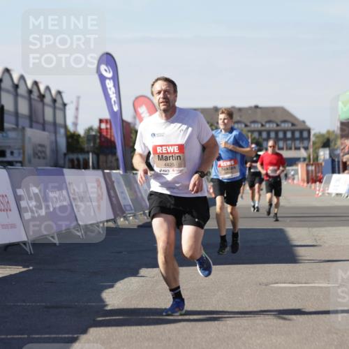 03.10.2025 - Köhlbrandbrückenlauf Jannik Wohlers http://msf.ph/oto/9112543 03.10.2025 13:01:02 Ziel 4039, 4069, 4140, 4177, 4407, 4425, 4512, 4820, 6464 meine-sportfotos.de