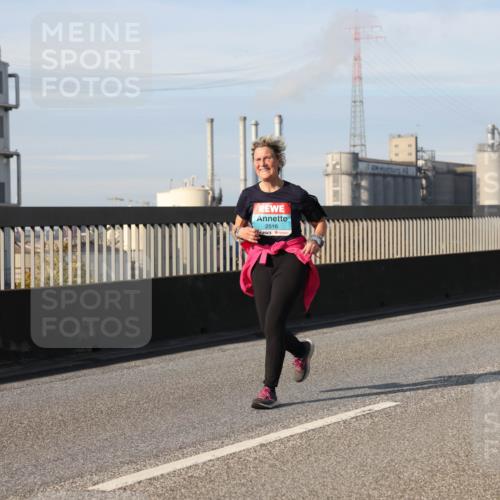 03.10.2025 - Köhlbrandbrückenlauf Lena Gebhardt http://msf.ph/oto/9112547 03.10.2025 10:16:11 Position 2 2516 meine-sportfotos.de