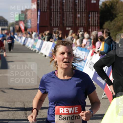 03.10.2025 - Köhlbrandbrückenlauf Jannik Wohlers http://msf.ph/oto/9112552 03.10.2025 13:31:19 Ziel 4800, 4967, 5030, 5310, 5362, 5378, 5518, 5519, 5772, 5773, 6242, 6243, 6559, 6731 meine-sportfotos.de