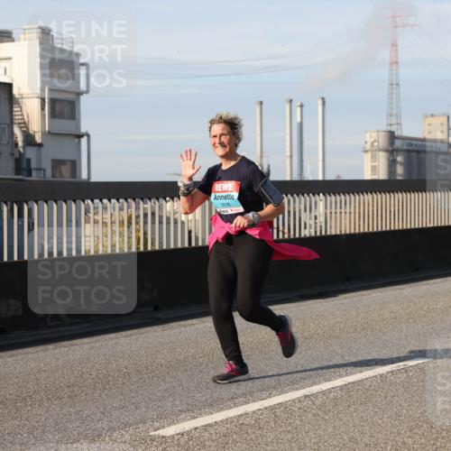 03.10.2025 - Köhlbrandbrückenlauf Lena Gebhardt http://msf.ph/oto/9112559 03.10.2025 10:16:11 Position 2 2516 meine-sportfotos.de