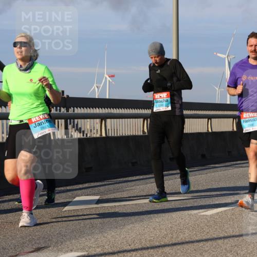 03.10.2025 - Köhlbrandbrückenlauf Strokosch-Dieckow http://msf.ph/oto/9112560 03.10.2025 09:46:01 Position 2 2821, 3380, 2990 meine-sportfotos.de