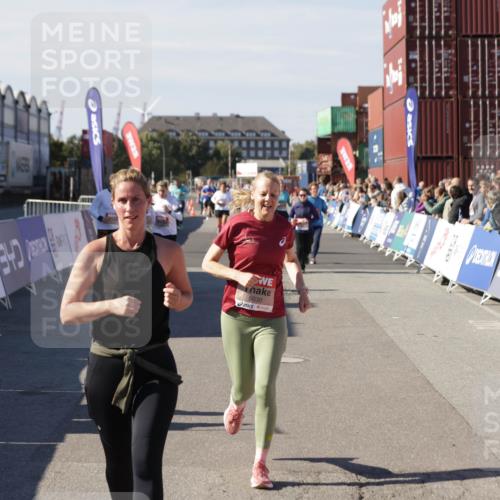 03.10.2025 - Köhlbrandbrückenlauf Jannik Wohlers http://msf.ph/oto/9112563 03.10.2025 13:31:20 Ziel 4800, 4967, 5030, 5310, 5362, 5378, 5518, 5519, 5772, 5773, 6242, 6243, 6559, 6731 meine-sportfotos.de