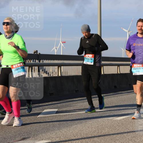 03.10.2025 - Köhlbrandbrückenlauf Strokosch-Dieckow http://msf.ph/oto/9112564 03.10.2025 09:46:02 Position 2 2821, 3380, 2990 meine-sportfotos.de