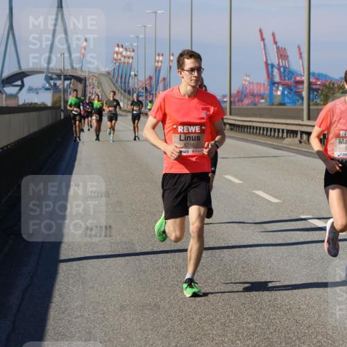 03.10.2025 - Köhlbrandbrückenlauf Strokosch-Dieckow http://msf.ph/oto/9112572 03.10.2025 12:41:44 Position 3 5710, 6200 meine-sportfotos.de