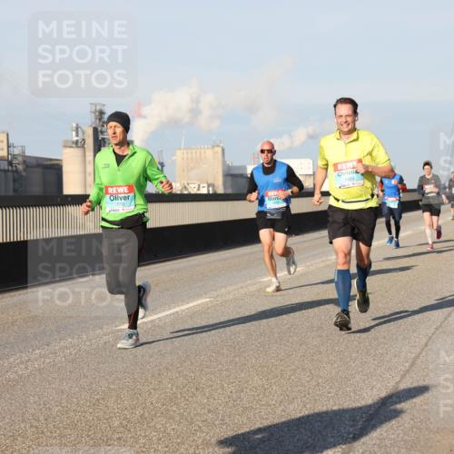 03.10.2025 - Köhlbrandbrückenlauf Lena Gebhardt http://msf.ph/oto/9112577 03.10.2025 09:42:29 Position 2 1010, 1083 meine-sportfotos.de