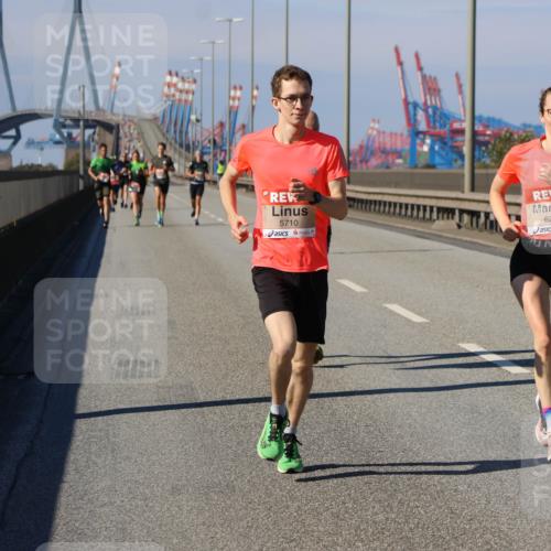 03.10.2025 - Köhlbrandbrückenlauf Strokosch-Dieckow http://msf.ph/oto/9112581 03.10.2025 12:41:44 Position 3 5710, 6200 meine-sportfotos.de