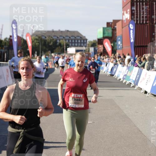 03.10.2025 - Köhlbrandbrückenlauf Jannik Wohlers http://msf.ph/oto/9112584 03.10.2025 13:31:20 Ziel 4800, 4967, 5030, 5310, 5362, 5378, 5518, 5519, 5772, 5773, 6242, 6243, 6559, 6731 meine-sportfotos.de