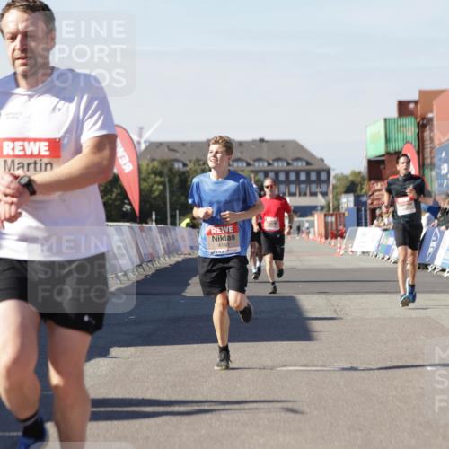 03.10.2025 - Köhlbrandbrückenlauf Jannik Wohlers http://msf.ph/oto/9112586 03.10.2025 13:01:03 Ziel 4039, 4069, 4140, 4177, 4407, 4425, 4512, 4820 meine-sportfotos.de