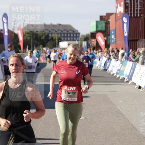 03.10.2025 - Köhlbrandbrückenlauf Jannik Wohlers http://msf.ph/oto/9112589 03.10.2025 13:31:20 Ziel 4800, 4967, 5030, 5310, 5362, 5378, 5518, 5519, 5772, 5773, 6242, 6243, 6559, 6731 meine-sportfotos.de