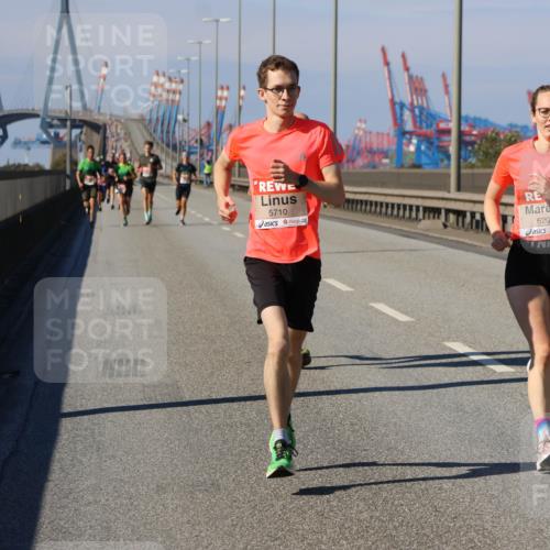 03.10.2025 - Köhlbrandbrückenlauf Strokosch-Dieckow http://msf.ph/oto/9112590 03.10.2025 12:41:45 Position 3 5710, 6200 meine-sportfotos.de