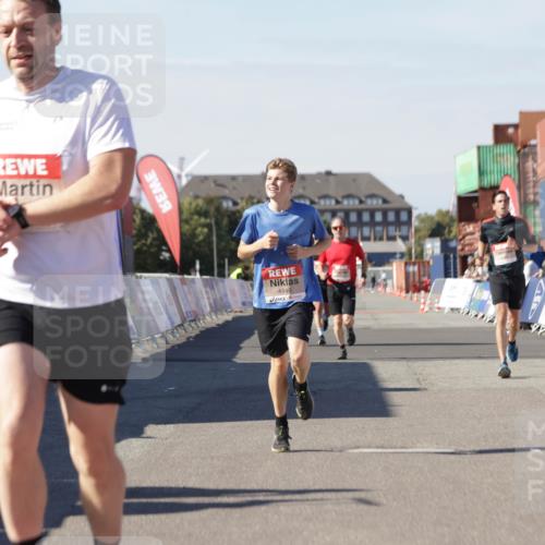 03.10.2025 - Köhlbrandbrückenlauf Jannik Wohlers http://msf.ph/oto/9112593 03.10.2025 13:01:03 Ziel 4039, 4069, 4140, 4177, 4407, 4425, 4512, 4820 meine-sportfotos.de