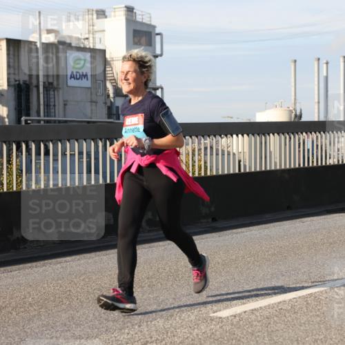 03.10.2025 - Köhlbrandbrückenlauf Lena Gebhardt http://msf.ph/oto/9112594 03.10.2025 10:16:12 Position 2  meine-sportfotos.de