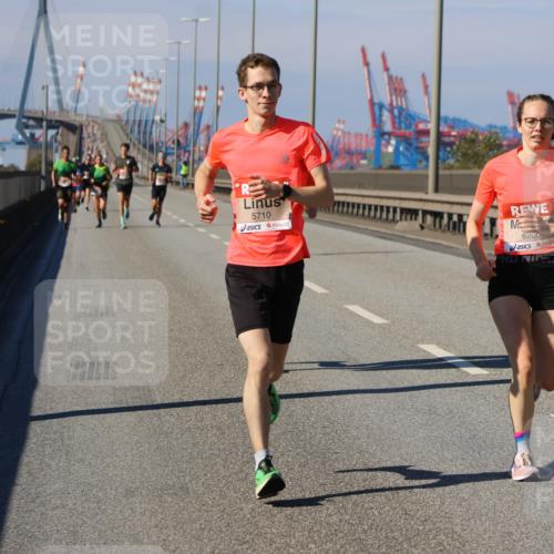 03.10.2025 - Köhlbrandbrückenlauf Strokosch-Dieckow http://msf.ph/oto/9112596 03.10.2025 12:41:45 Position 3 5710, 6200 meine-sportfotos.de
