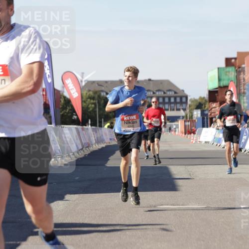 03.10.2025 - Köhlbrandbrückenlauf Jannik Wohlers http://msf.ph/oto/9112606 03.10.2025 13:01:03 Ziel 4039, 4069, 4140, 4177, 4407, 4425, 4512, 4820 meine-sportfotos.de