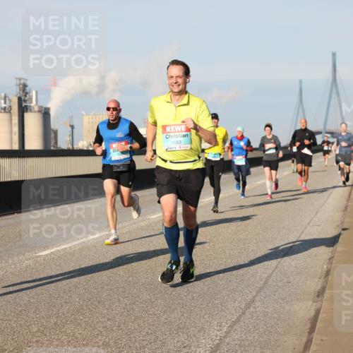 03.10.2025 - Köhlbrandbrückenlauf Lena Gebhardt http://msf.ph/oto/9112608 03.10.2025 09:42:30 Position 2 1010, 1083 meine-sportfotos.de