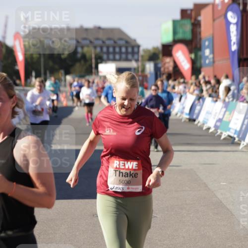 03.10.2025 - Köhlbrandbrückenlauf Jannik Wohlers http://msf.ph/oto/9112609 03.10.2025 13:31:20 Ziel 4800, 4967, 5030, 5310, 5362, 5378, 5518, 5519, 5772, 5773, 6242, 6243, 6559, 6731 meine-sportfotos.de