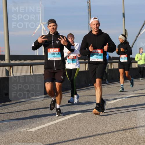 03.10.2025 - Köhlbrandbrückenlauf Strokosch-Dieckow http://msf.ph/oto/9112612 03.10.2025 09:46:05 Position 2 1886, 1742, 1764 meine-sportfotos.de