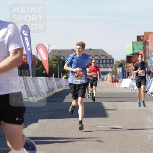 03.10.2025 - Köhlbrandbrückenlauf Jannik Wohlers http://msf.ph/oto/9112620 03.10.2025 13:01:03 Ziel 4039, 4069, 4140, 4177, 4407, 4425, 4512, 4820 meine-sportfotos.de
