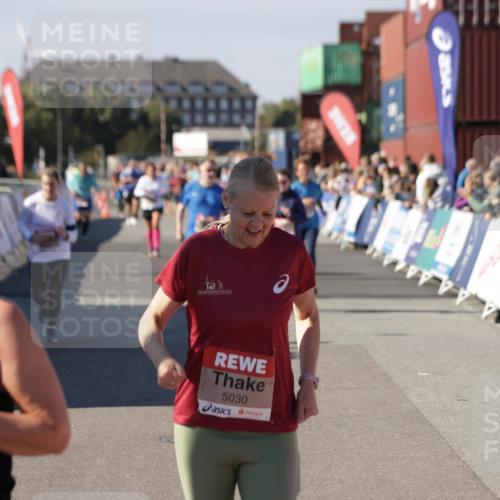 03.10.2025 - Köhlbrandbrückenlauf Jannik Wohlers http://msf.ph/oto/9112624 03.10.2025 13:31:21 Ziel 4800, 4967, 5030, 5310, 5362, 5378, 5518, 5519, 5772, 5773, 6242, 6243, 6559, 6597, 6731 meine-sportfotos.de