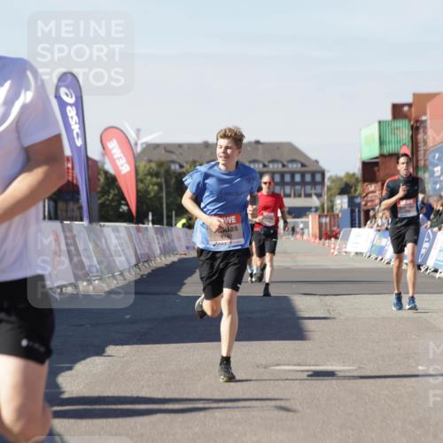 03.10.2025 - Köhlbrandbrückenlauf Jannik Wohlers http://msf.ph/oto/9112627 03.10.2025 13:01:03 Ziel 4039, 4069, 4140, 4177, 4407, 4425, 4512, 4820 meine-sportfotos.de