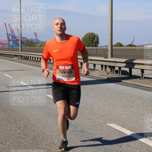 03.10.2025 - Köhlbrandbrückenlauf Strokosch-Dieckow http://msf.ph/oto/9112636 03.10.2025 12:41:48 Position 3 5765 meine-sportfotos.de