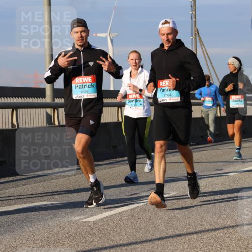 03.10.2025 - Köhlbrandbrückenlauf Strokosch-Dieckow http://msf.ph/oto/9112642 03.10.2025 09:46:06 Position 2 1886, 1742, 1764 meine-sportfotos.de