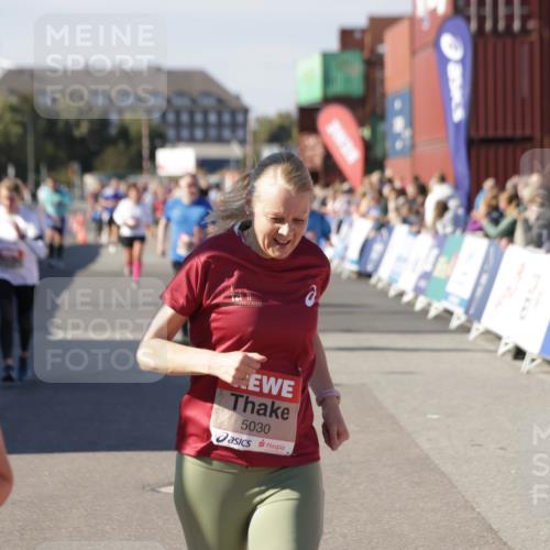 03.10.2025 - Köhlbrandbrückenlauf Jannik Wohlers http://msf.ph/oto/9112644 03.10.2025 13:31:21 Ziel 4800, 4967, 5030, 5310, 5362, 5378, 5518, 5519, 5772, 5773, 6242, 6243, 6559, 6597, 6731 meine-sportfotos.de