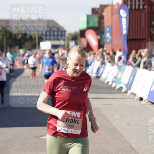 03.10.2025 - Köhlbrandbrückenlauf Jannik Wohlers http://msf.ph/oto/9112649 03.10.2025 13:31:21 Ziel 4800, 4967, 5030, 5310, 5362, 5378, 5518, 5519, 5772, 5773, 6242, 6243, 6559, 6597, 6731 meine-sportfotos.de
