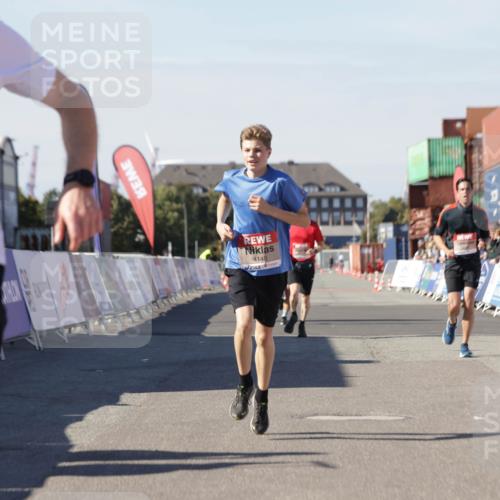 03.10.2025 - Köhlbrandbrückenlauf Jannik Wohlers http://msf.ph/oto/9112653 03.10.2025 13:01:03 Ziel 4039, 4069, 4140, 4177, 4407, 4425, 4512, 4820 meine-sportfotos.de