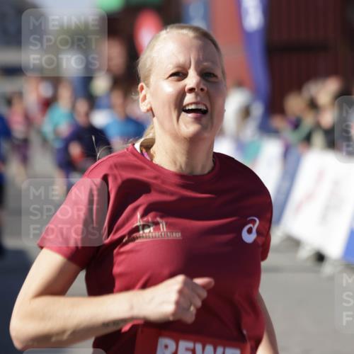 03.10.2025 - Köhlbrandbrückenlauf Jannik Wohlers http://msf.ph/oto/9112662 03.10.2025 13:31:22 Ziel 4800, 4967, 5030, 5310, 5362, 5378, 5511, 5518, 5519, 5598, 5772, 5773, 6242, 6243, 6559, 6597, 6731 meine-sportfotos.de