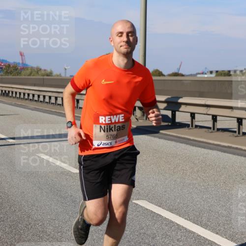 03.10.2025 - Köhlbrandbrückenlauf Strokosch-Dieckow http://msf.ph/oto/9112663 03.10.2025 12:41:48 Position 3 5765 meine-sportfotos.de