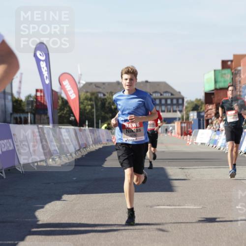 03.10.2025 - Köhlbrandbrückenlauf Jannik Wohlers http://msf.ph/oto/9112673 03.10.2025 13:01:04 Ziel 4039, 4069, 4140, 4177, 4407, 4425, 4512, 4820, 5779 meine-sportfotos.de