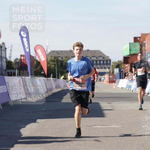 03.10.2025 - Köhlbrandbrückenlauf Jannik Wohlers http://msf.ph/oto/9112680 03.10.2025 13:01:04 Ziel 4039, 4069, 4140, 4177, 4407, 4425, 4512, 4820, 5779 meine-sportfotos.de