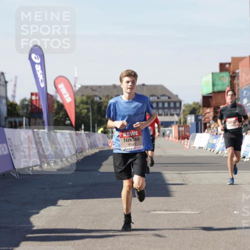 03.10.2025 - Köhlbrandbrückenlauf Jannik Wohlers http://msf.ph/oto/9112688 03.10.2025 13:01:04 Ziel 4039, 4069, 4140, 4177, 4407, 4425, 4512, 4820, 5779 meine-sportfotos.de
