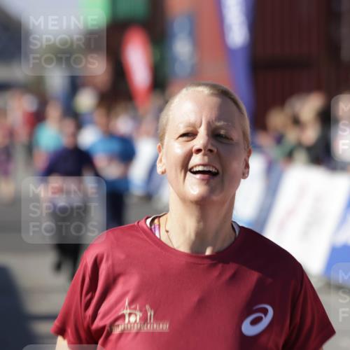 03.10.2025 - Köhlbrandbrückenlauf Jannik Wohlers http://msf.ph/oto/9112691 03.10.2025 13:31:22 Ziel 4800, 4967, 5030, 5310, 5362, 5378, 5511, 5518, 5519, 5598, 5772, 5773, 6242, 6243, 6559, 6597, 6731 meine-sportfotos.de