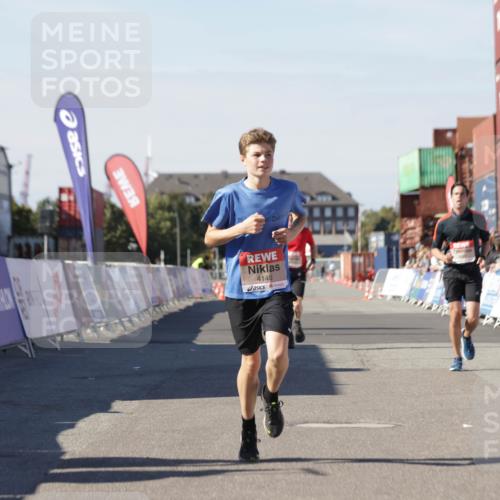 03.10.2025 - Köhlbrandbrückenlauf Jannik Wohlers http://msf.ph/oto/9112695 03.10.2025 13:01:04 Ziel 4039, 4069, 4140, 4177, 4407, 4425, 4512, 4820, 5779 meine-sportfotos.de