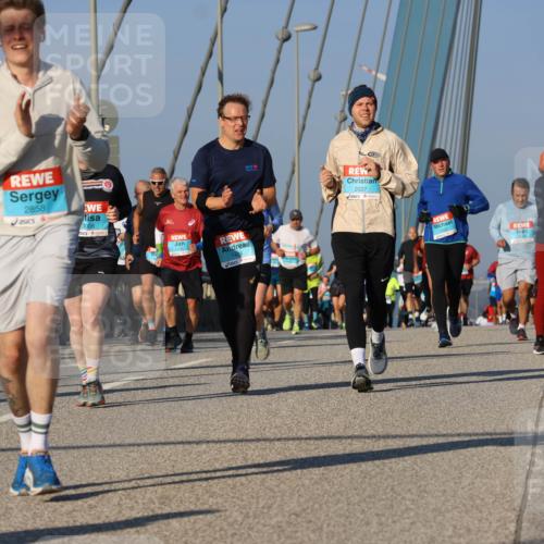 03.10.2025 - Köhlbrandbrückenlauf Strokosch-Dieckow http://msf.ph/oto/9112699 03.10.2025 09:46:13 Position 2 2858, 3006, 2027 meine-sportfotos.de