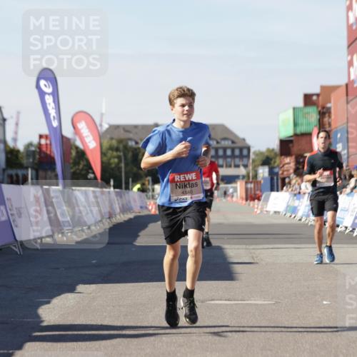 03.10.2025 - Köhlbrandbrückenlauf Jannik Wohlers http://msf.ph/oto/9112702 03.10.2025 13:01:04 Ziel 4039, 4069, 4140, 4177, 4407, 4425, 4512, 4820, 5779 meine-sportfotos.de