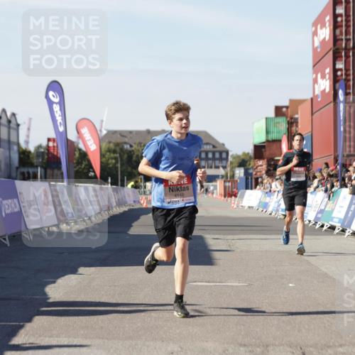 03.10.2025 - Köhlbrandbrückenlauf Jannik Wohlers http://msf.ph/oto/9112712 03.10.2025 13:01:04 Ziel 4039, 4069, 4140, 4177, 4407, 4425, 4512, 4820, 5779 meine-sportfotos.de