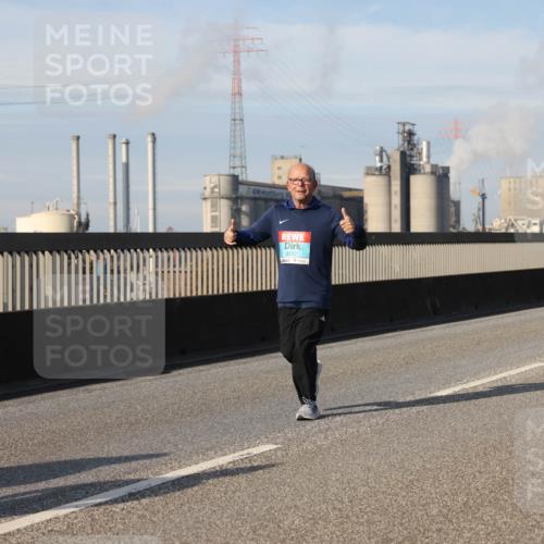 03.10.2025 - Köhlbrandbrückenlauf Lena Gebhardt http://msf.ph/oto/9112713 03.10.2025 10:16:24 Position 2 3517 meine-sportfotos.de