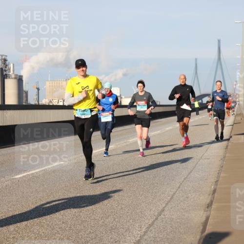 03.10.2025 - Köhlbrandbrückenlauf Lena Gebhardt http://msf.ph/oto/9112718 03.10.2025 09:42:32 Position 2 3332 meine-sportfotos.de