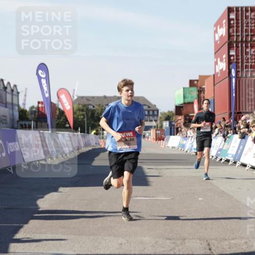 03.10.2025 - Köhlbrandbrückenlauf Jannik Wohlers http://msf.ph/oto/9112719 03.10.2025 13:01:04 Ziel 4039, 4069, 4140, 4177, 4407, 4425, 4512, 4820, 5779 meine-sportfotos.de