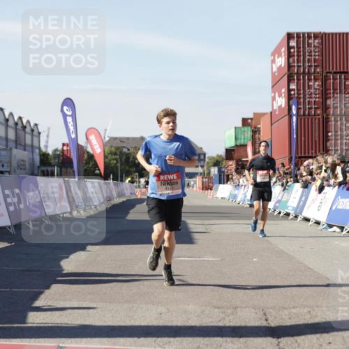 03.10.2025 - Köhlbrandbrückenlauf Jannik Wohlers http://msf.ph/oto/9112724 03.10.2025 13:01:04 Ziel 4039, 4069, 4140, 4177, 4407, 4425, 4512, 4820, 5779 meine-sportfotos.de